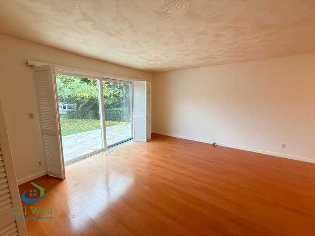 Foto del edificio - $4695 - Spacious 5 Bed/3 Bath Gilroy Home Located in Sunrise Park Neighborhood