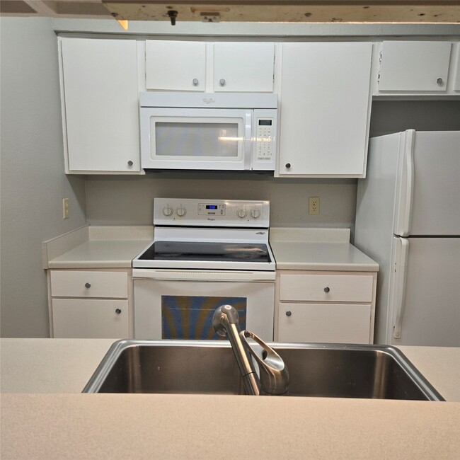 Building Photo - 2100 Wilcrest Dr