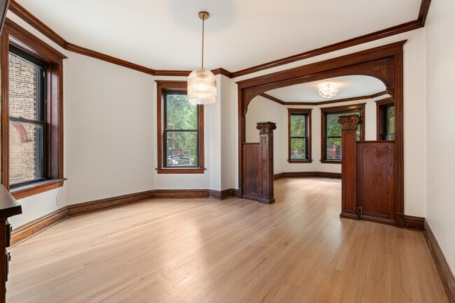 Building Photo - 1049 N Oakley Blvd