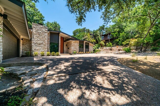 Foto del edificio - 3514 Hillbrook Dr
