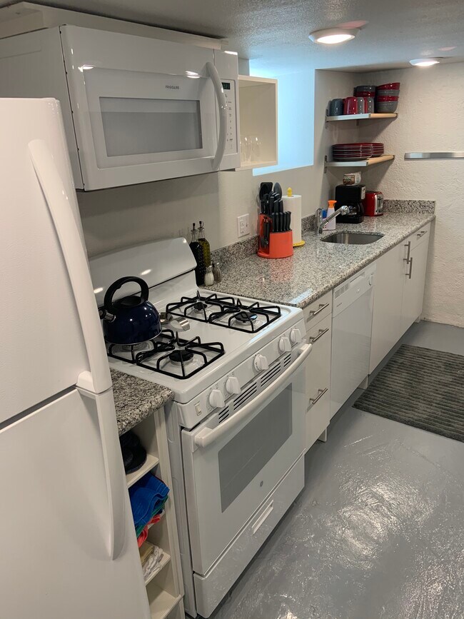 Full Kitchen Photo #1 - 151 Grove St