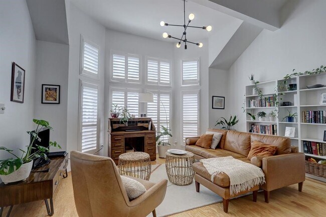 Foto del edificio - 1237 W 17th St