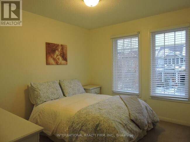 Building Photo - 2453 Baintree Crescent