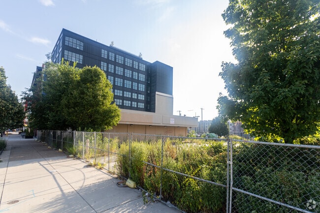 Building Photo - The Iron Rose