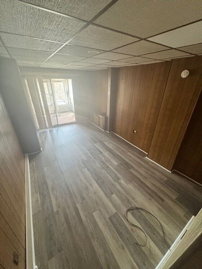 Foto del edificio - 4 bedroom 1 bathroom plus office
