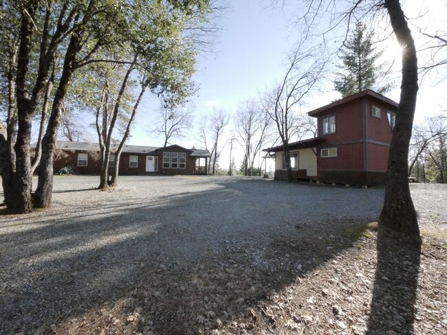 Foto del edificio - 916 Simpson Rd