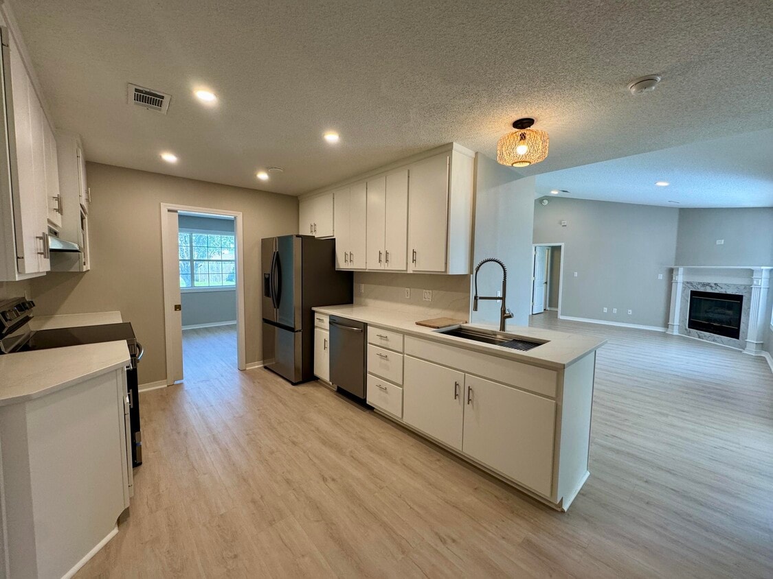 Foto principal - 529 Long Lake Dr