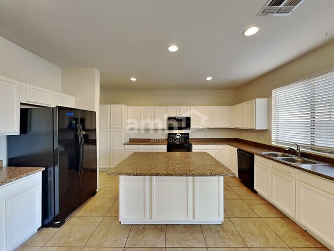 Building Photo - 1720 S Valle Verde