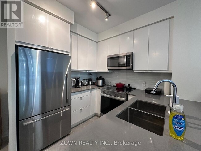 Building Photo - 3270 Sheppard Ave E