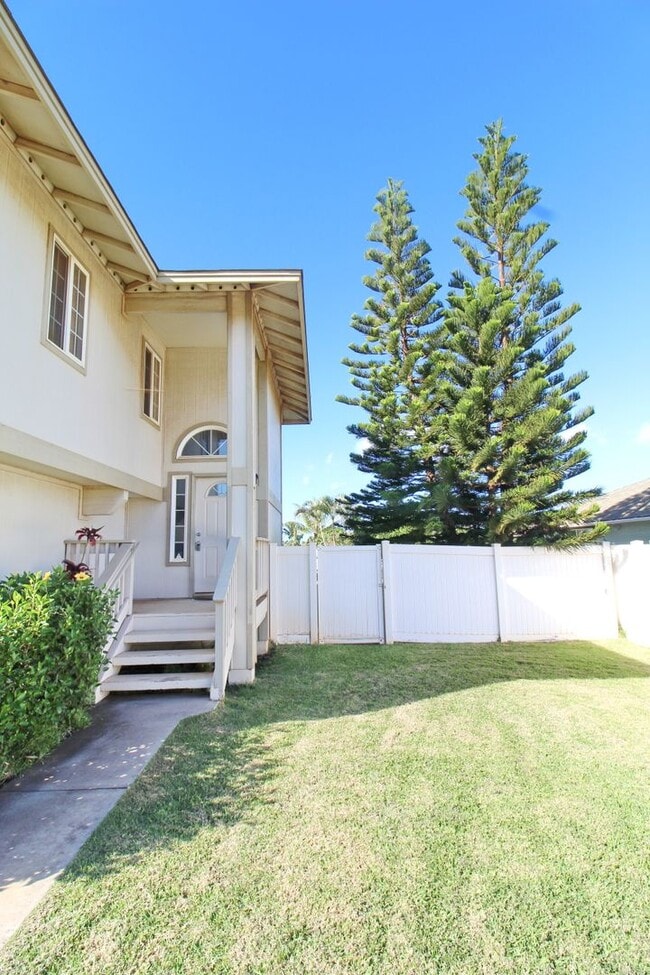 Building Photo - 674 Malimali St