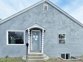 Building Photo - 611 Frisco St