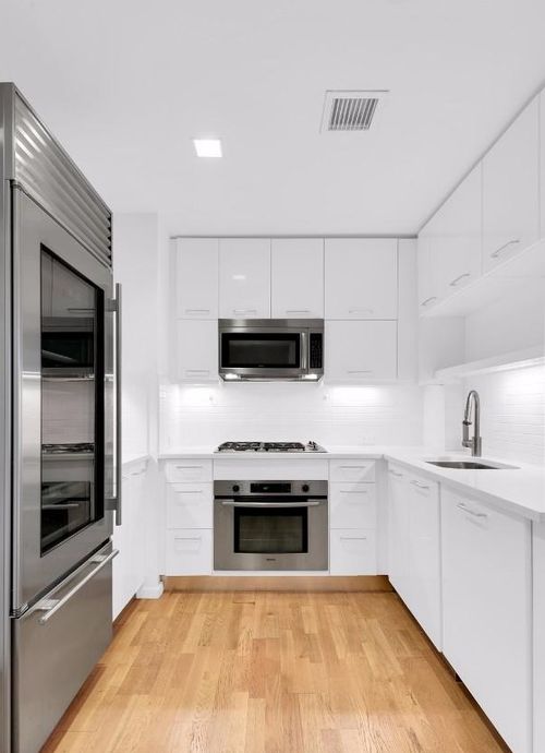 Building Photo - 630 W 42nd St