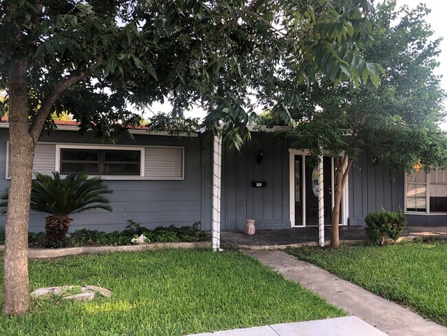 Building Photo - 310 E Hutchins Pl