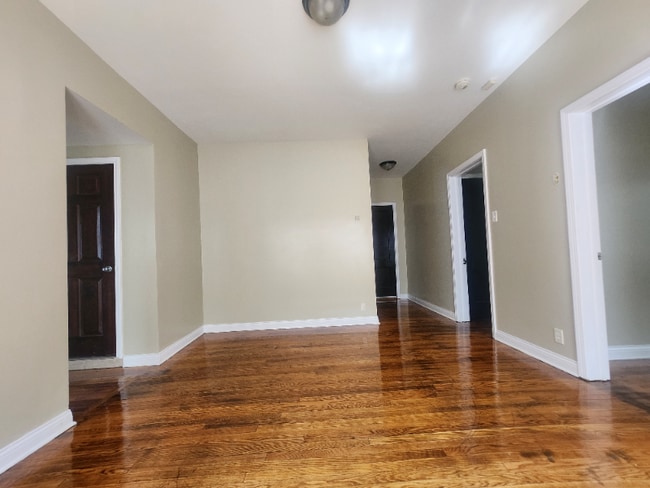 Foto del edificio - 5467 W Augusta Blvd