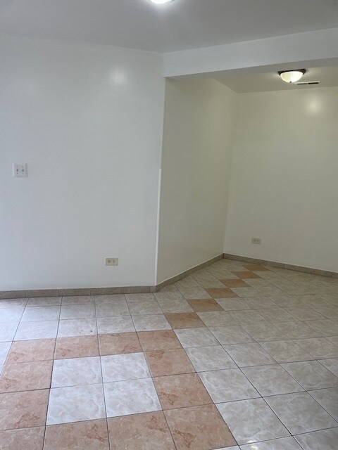 Foto del edificio - 1546 S Drake Ave
