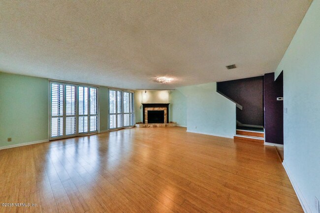 Foto del edificio - 746 Spinnakers Reach Dr