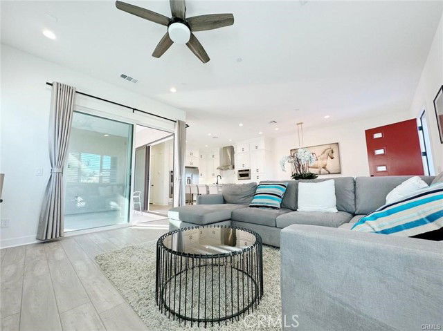 Building Photo - 478 Chorus