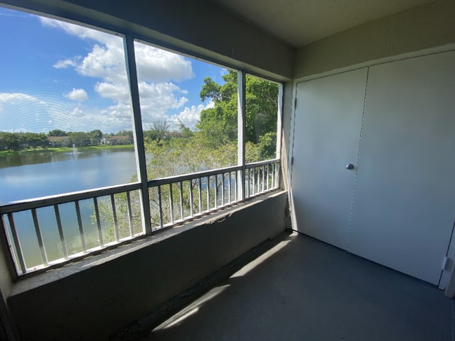 Foto del edificio - 2820 N Oakland Forest Dr