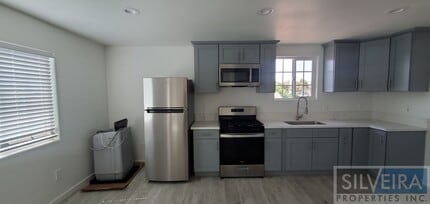 Building Photo - 521 Summerhill Dr