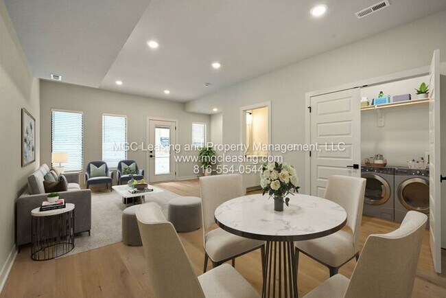 Building Photo - Oak Ridge Falls Townhomes - with unfinished basement and September Move in Special!