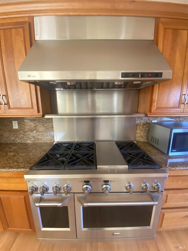 Building Photo - 9 Leona Dr