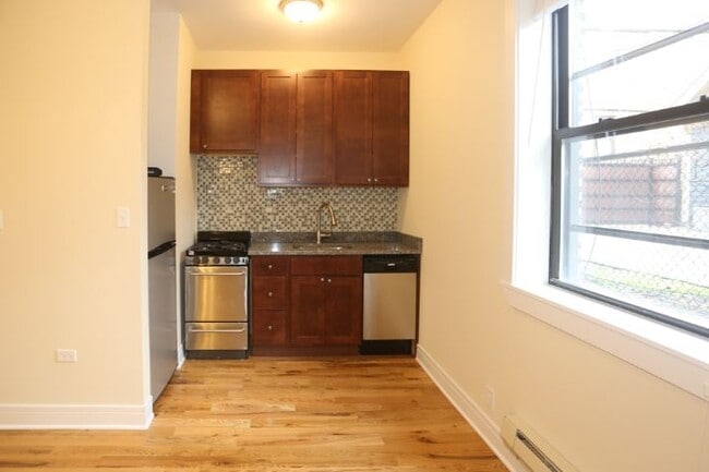 Building Photo - 4349 N Damen