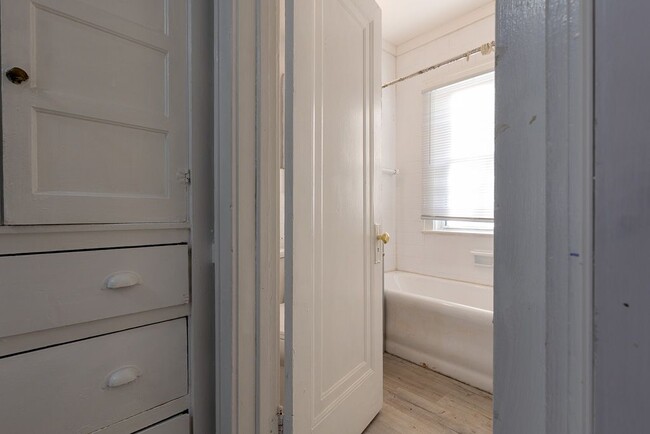 Building Photo - 15051 Wildemere St