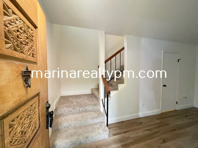 Foto del edificio - Two Story Crockett Condo Two-Off Street Pa...