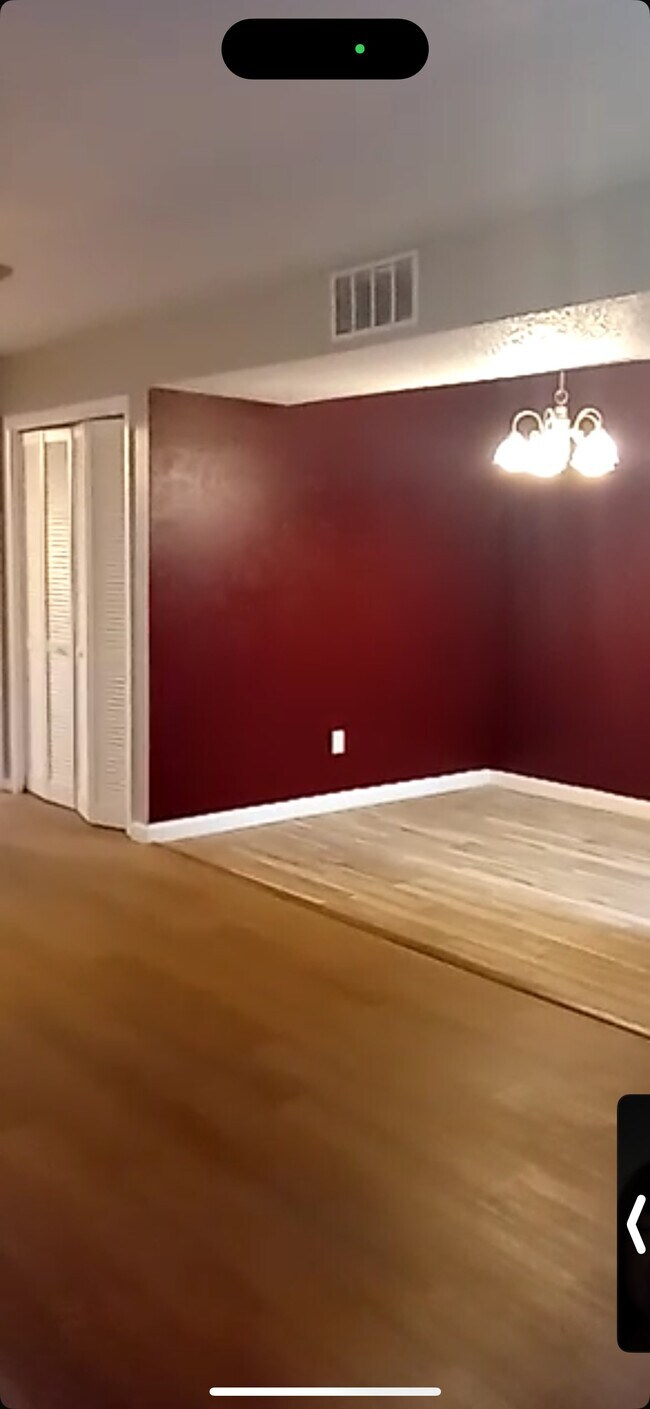 Foto del edificio - 6646 E Lovers Ln