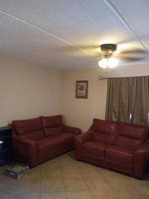 Building Photo - 104 E Parade Dr