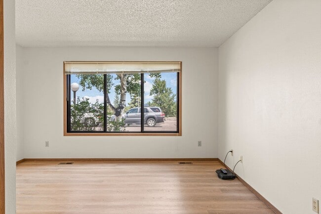 Building Photo - 610 N Coraline St
