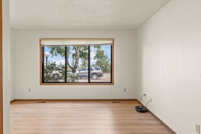 Foto del edificio - 640 Coraline Ave