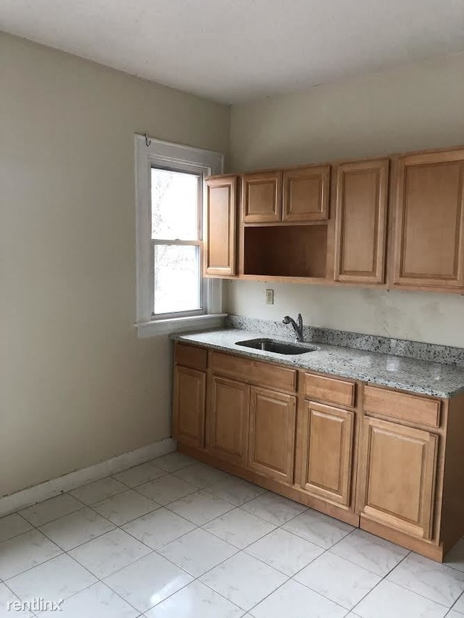 Building Photo - 3 br, 1 bath  - 99 Greenwich Ave 1