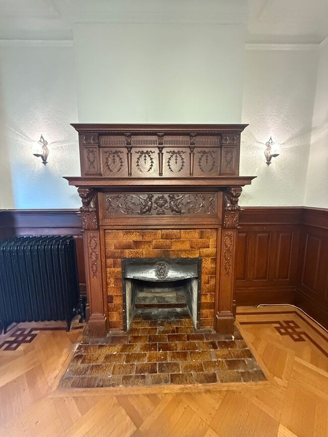 Building Photo - 409 Grand St