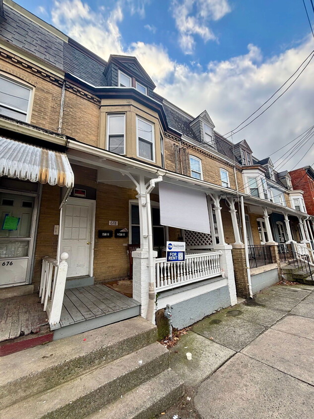 Foto principal - 678 Columbia Ave