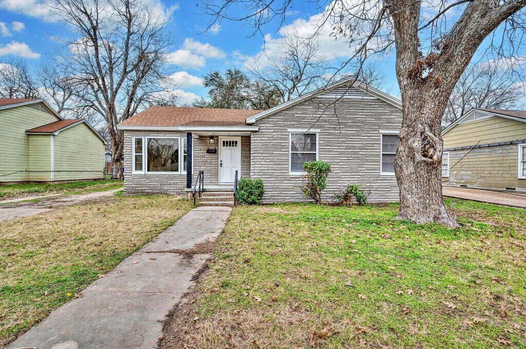 Foto principal - 3225 Edmond Ave
