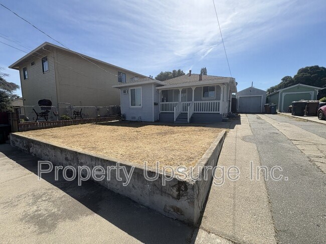 Building Photo - 104 E 6th St