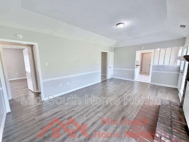 Foto del edificio - 4900 Walden Glen St