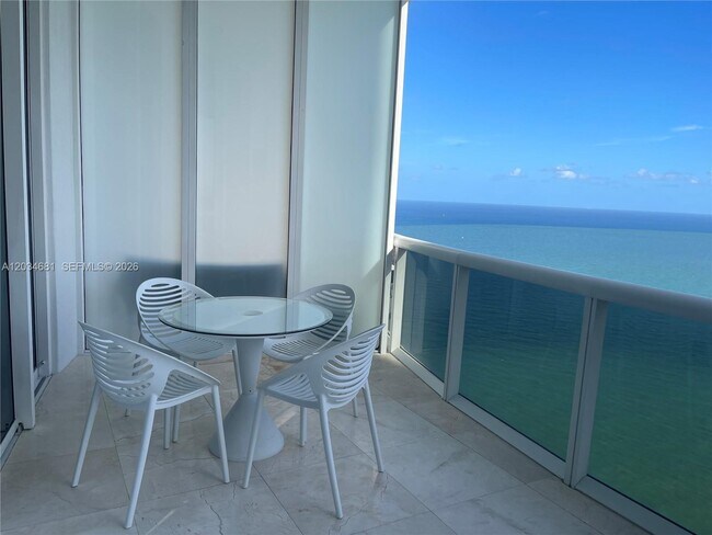 Foto del edificio - 16001 Collins Ave