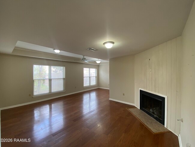 Building Photo - 5133 Sleepy Hollow Dr