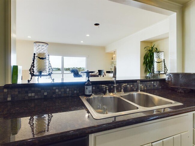 Building Photo - 1302 Marina Bay Dr