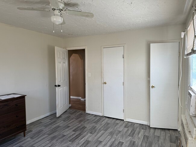 Photo - 976 Jerusalem Ave House