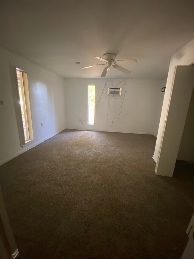 Building Photo - 2201 Spring St