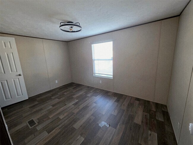 Foto del edificio - 2935 Calder Dr