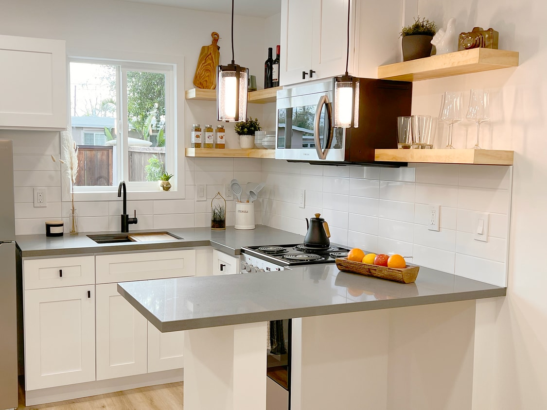 Kitchen - 5903 Glenfinnan Ave