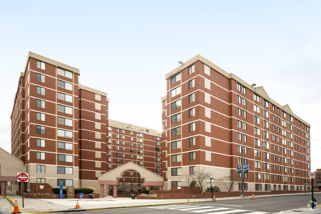 Howard Plaza Towers - Apartments in Washington, DC | Apartments.com