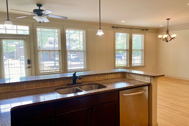 Foto del edificio - 803 Millwork Cir