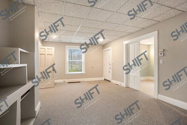 Building Photo - 931 Emerald - updated 3 bedroom