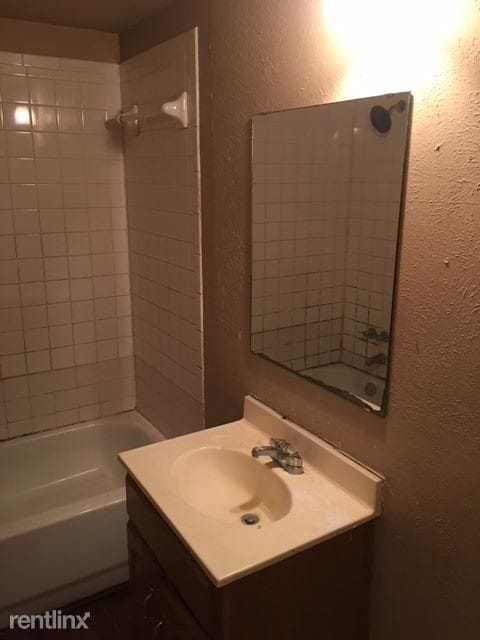 Building Photo - 3 br, 1 bath House - 1233 NW 13th Street