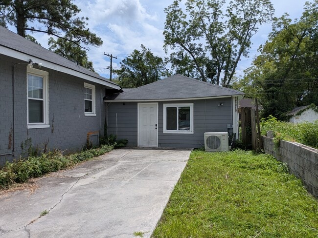 Building Photo - 1325 E 40th St